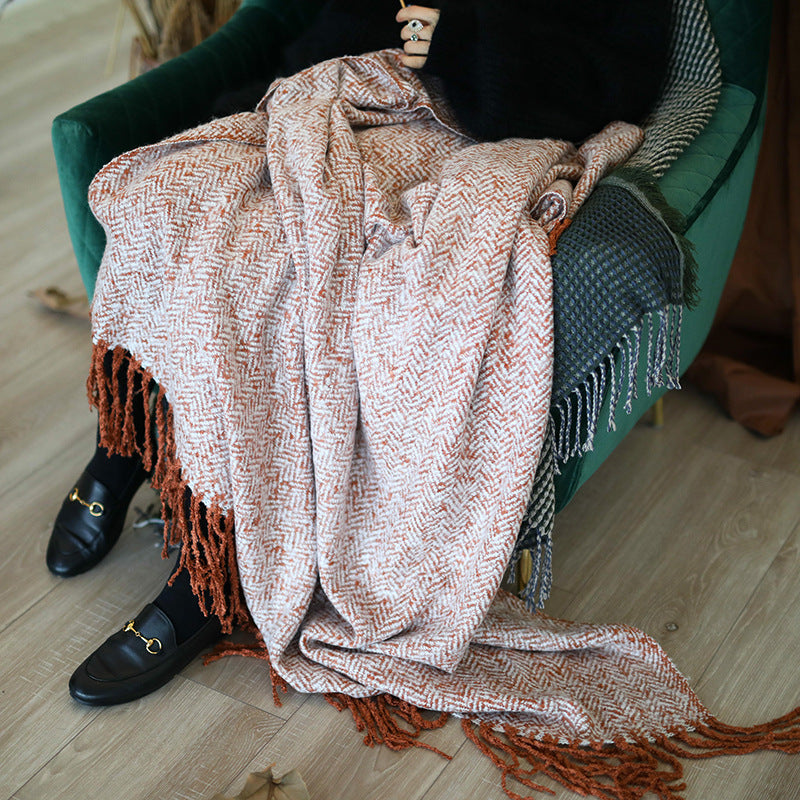 Throw blanket and plaid with herringbone structure, soft cotton blend and decorative fringes