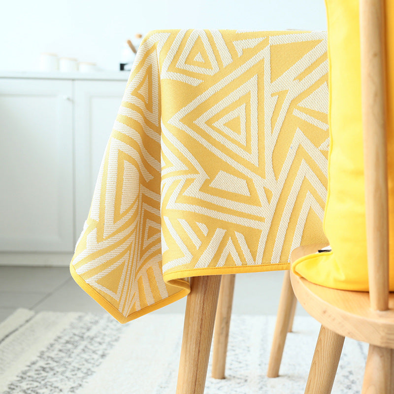 Woven jacquard tablecloth made of cotton blend with geometric triangle design