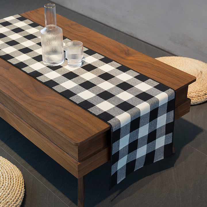 Woven table placemat in buffalo check made of cotton blend