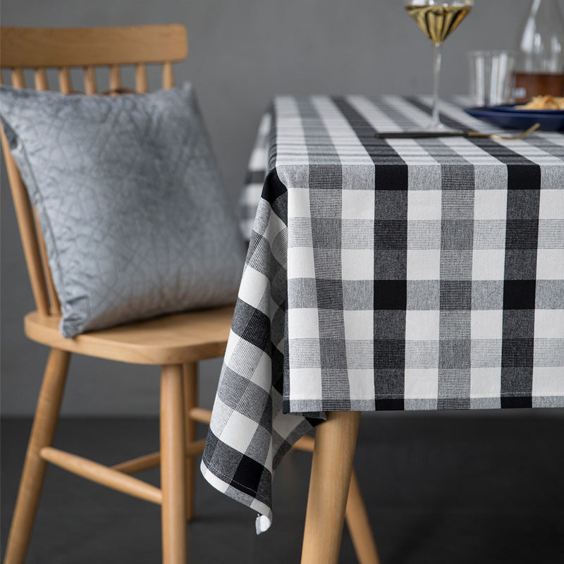 Water-repellent rectangular tablecloth in classic Vichy check made of cotton-linen