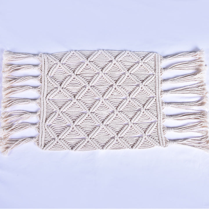 Decorative macrame placemat