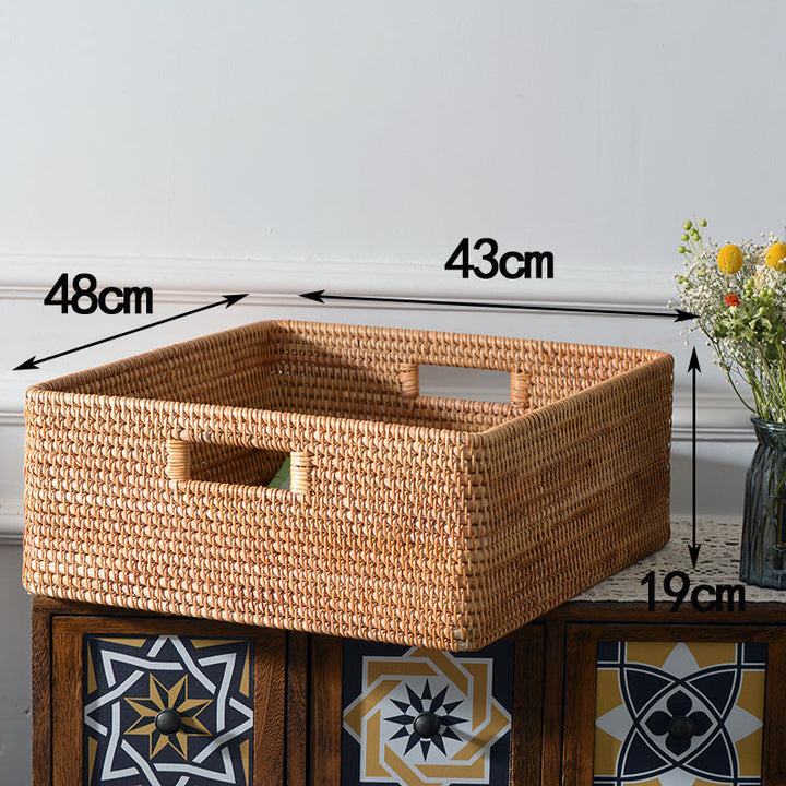 Multifunctional storage basket made of natural materials
