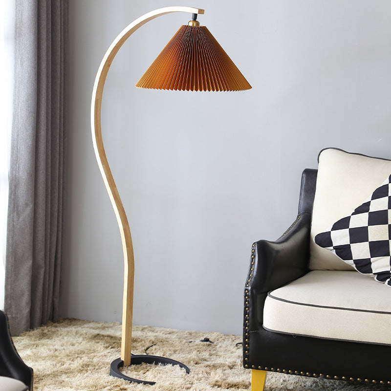 Curved wooden floor lamp