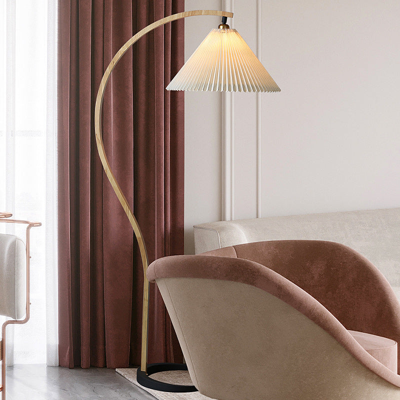 Curved wooden floor lamp