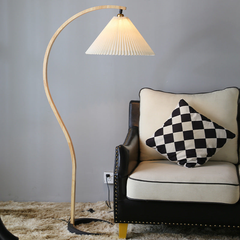 Curved wooden floor lamp