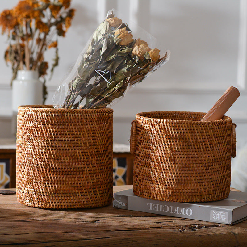 Rund braided storage basket