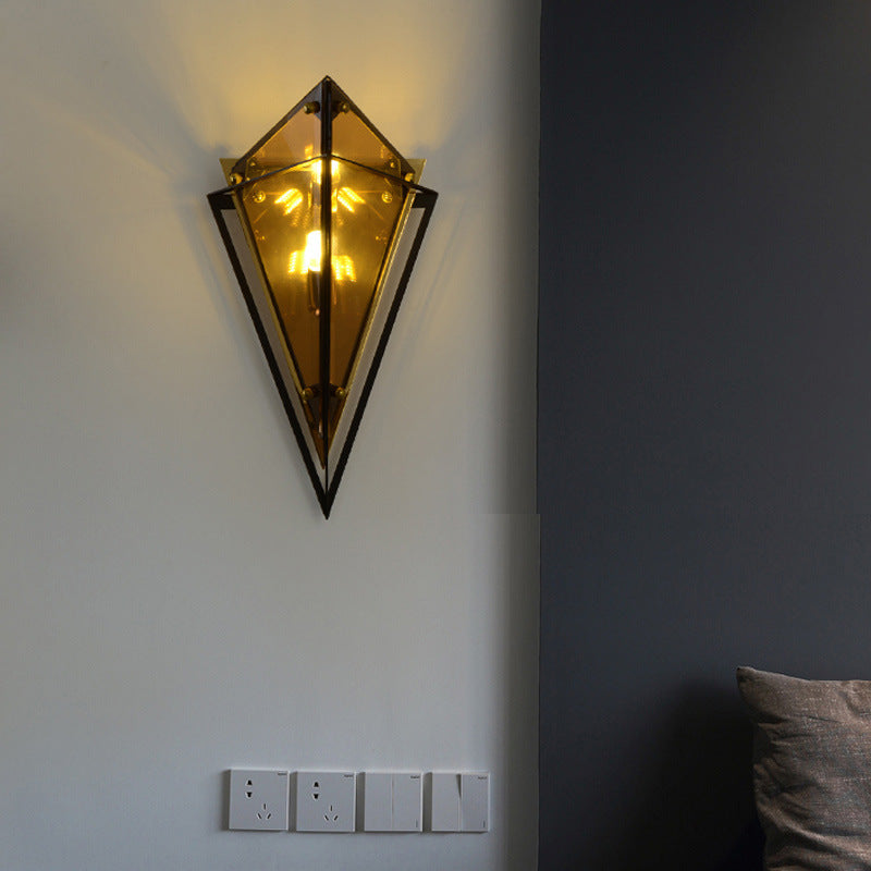 Diamond-shaped wall lamp