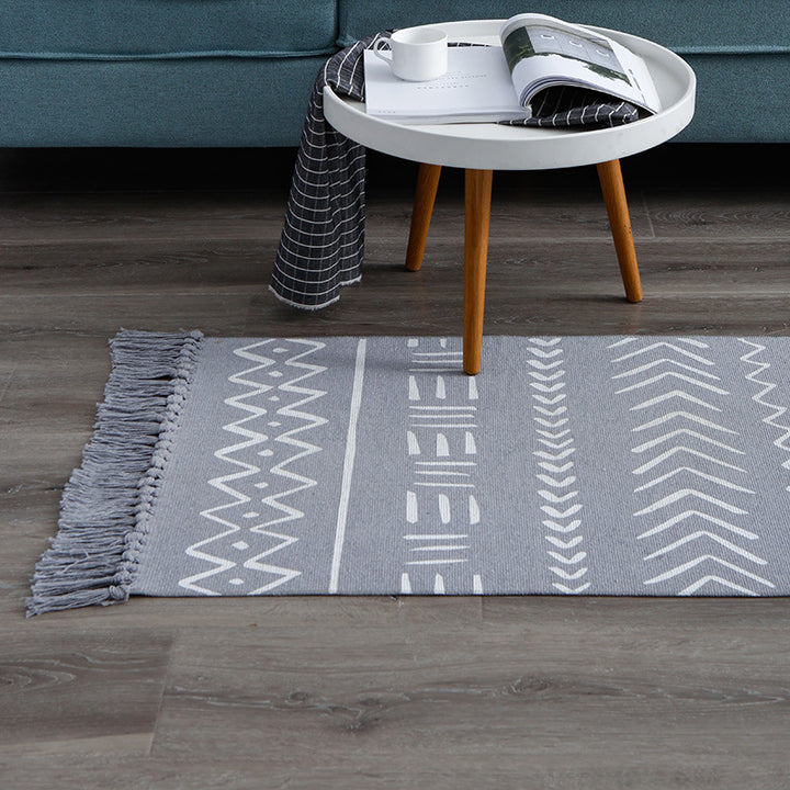 Flat-woven cotton runner with Boho-Ethno motif and decorative fringes