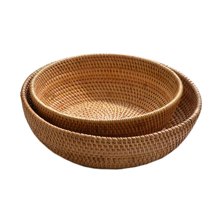 Decorative serving plate made of woven natural material