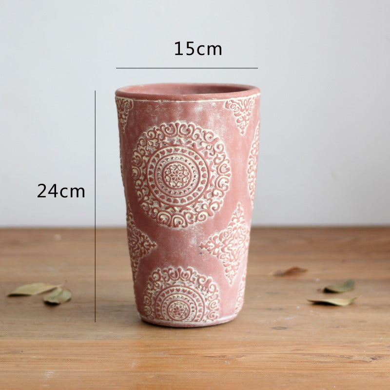 Elegant flower vase made of ceramic