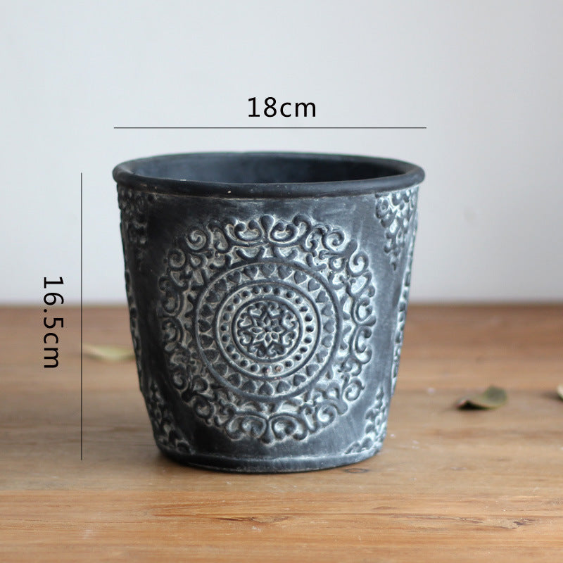 Elegant flower vase made of ceramic