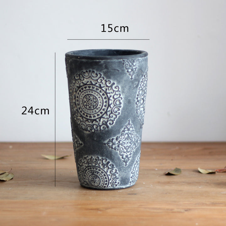 Elegant flower vase made of ceramic