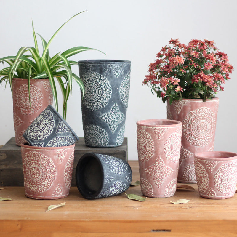 Elegant flower vase made of ceramic