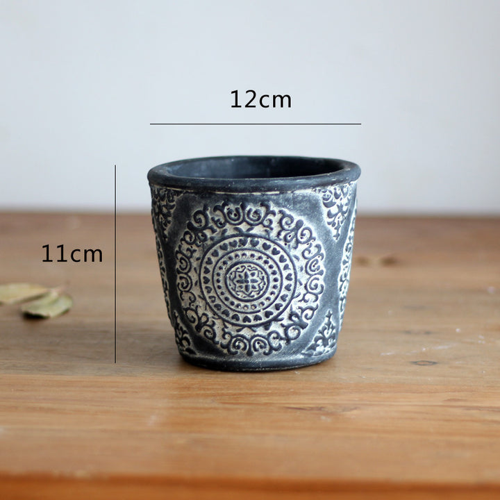 Elegant flower vase made of ceramic