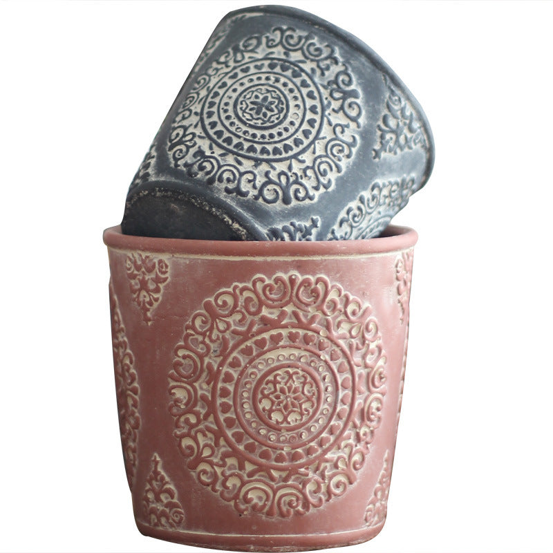 Elegant flower vase made of ceramic