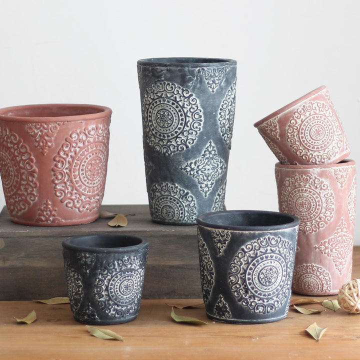 Elegant flower vase made of ceramic
