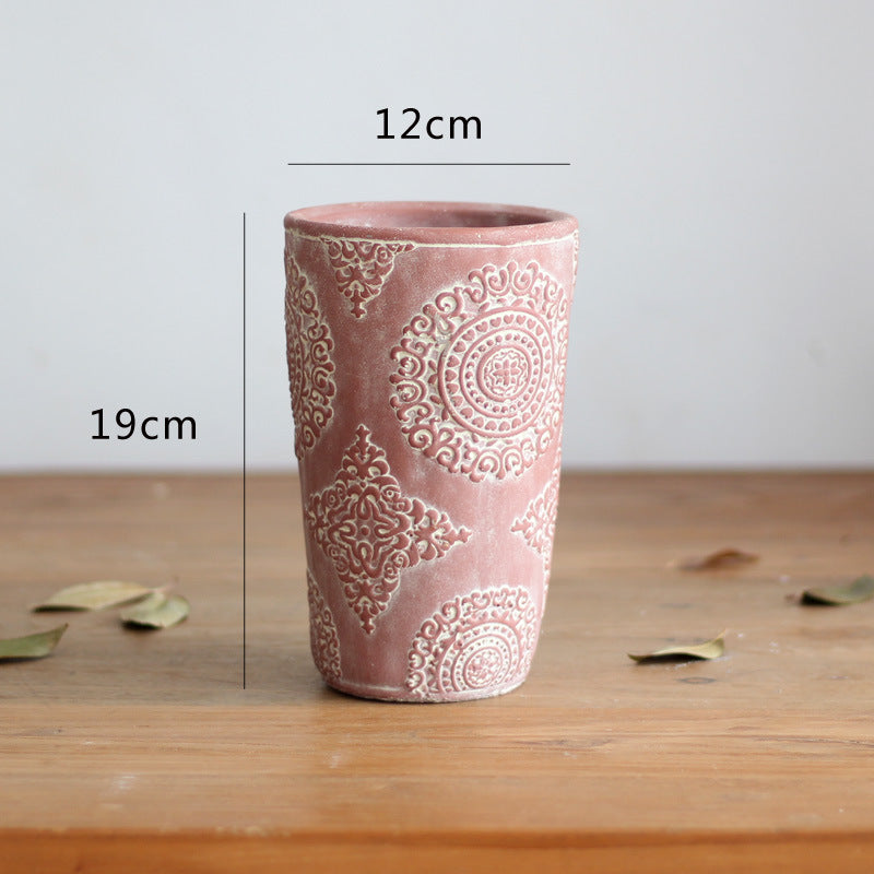 Elegant flower vase made of ceramic