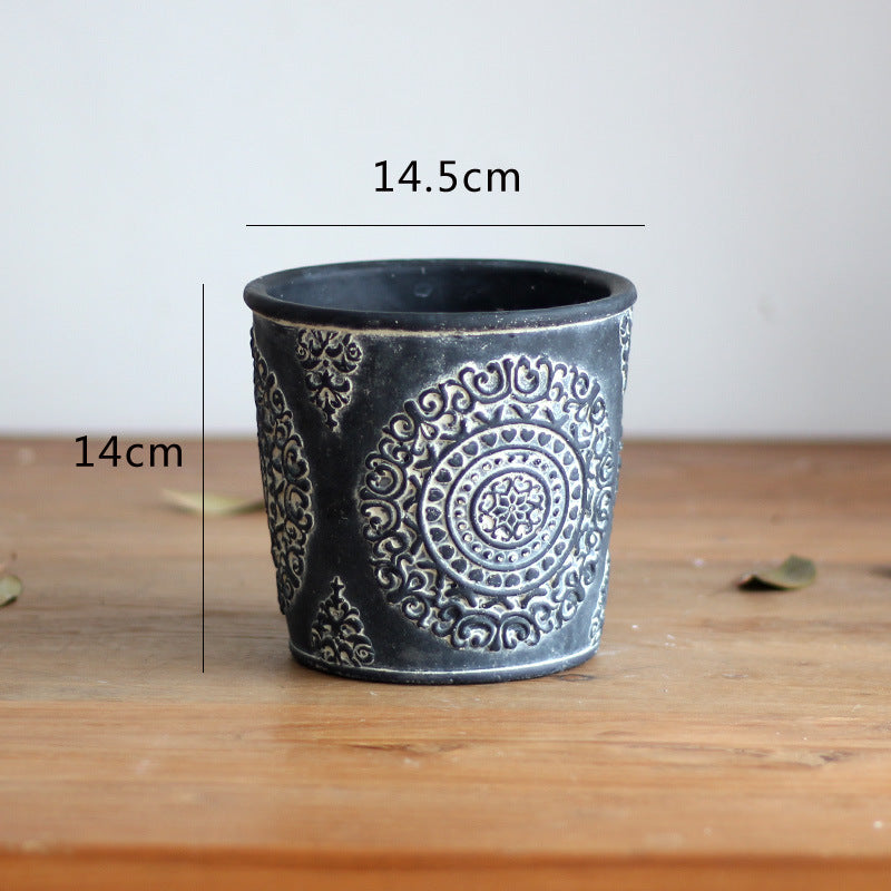 Elegant flower vase made of ceramic