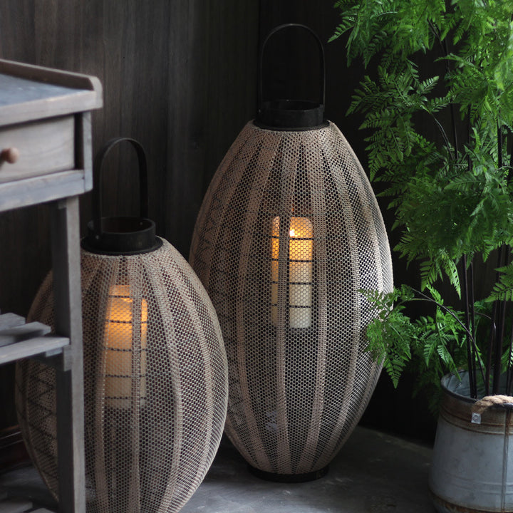 Elegant floor lamp in contemporary style