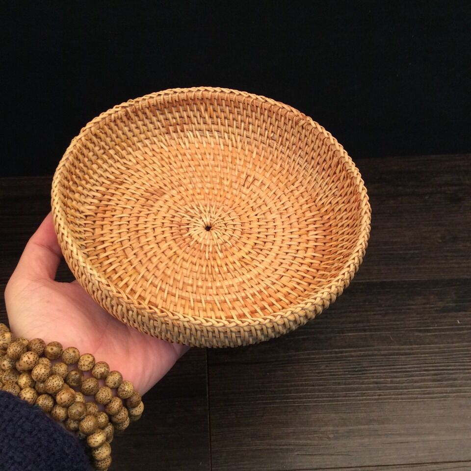 Delicate serving platter made of handcrafted rattan