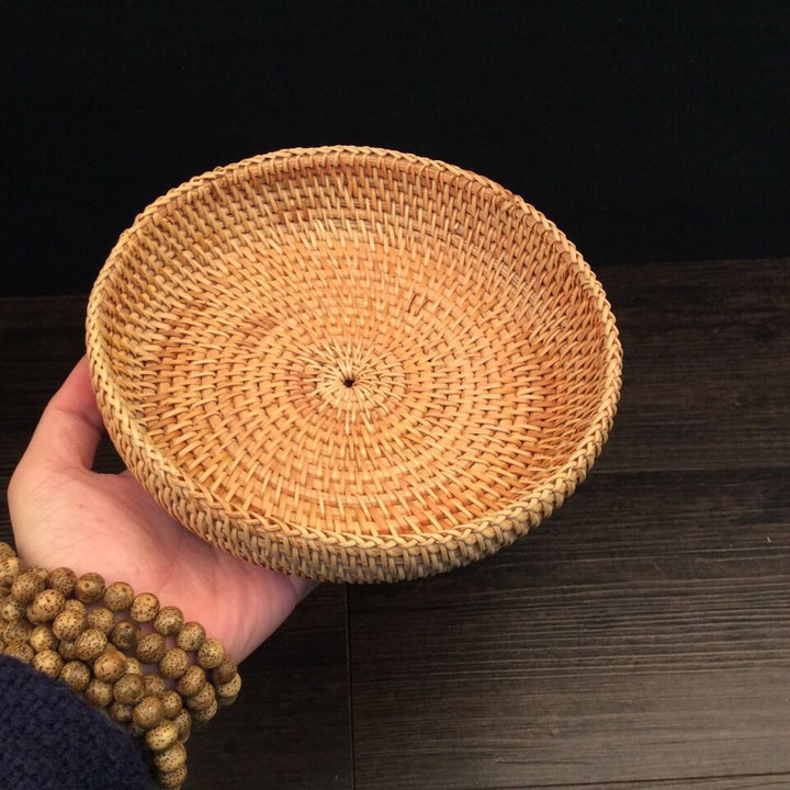 Delicate serving platter made of handcrafted rattan