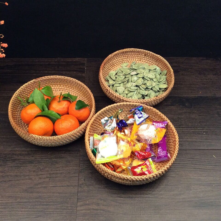 Delicate serving platter made of handcrafted rattan