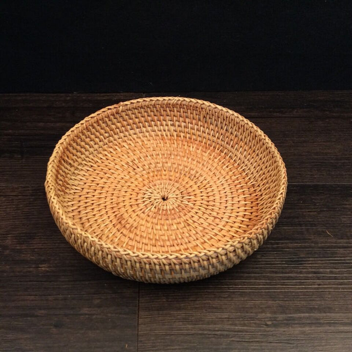 Delicate serving platter made of handcrafted rattan