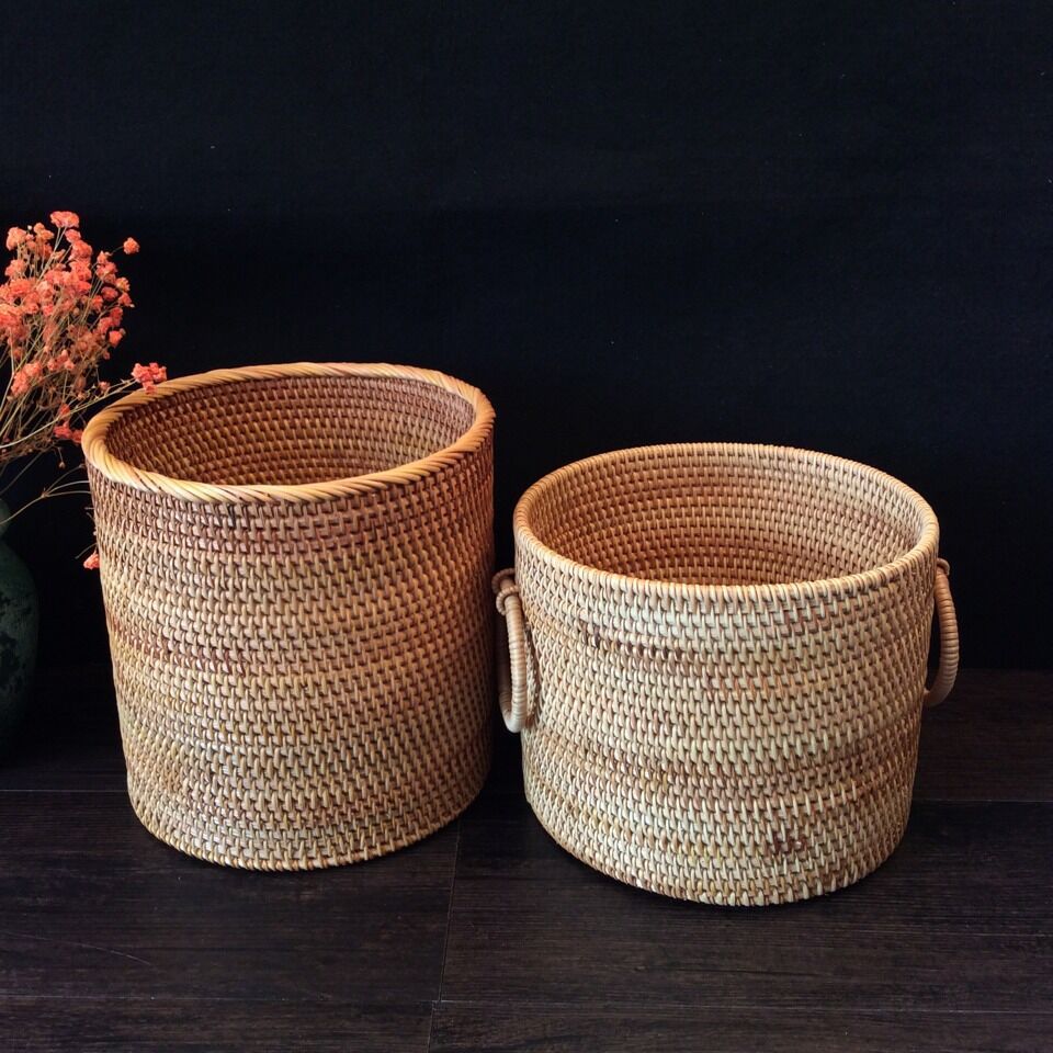 Rund braided storage basket