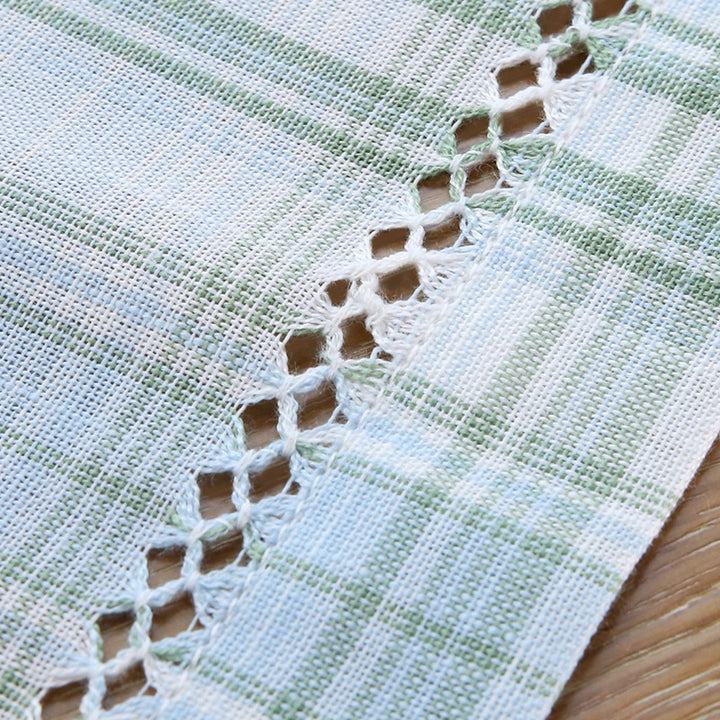 Round easy-care tablecloth in classic check pattern with fine linen texture