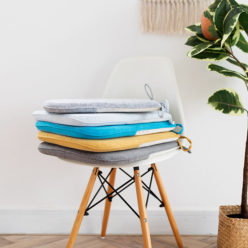 Padded chair cushion with ties in linen look