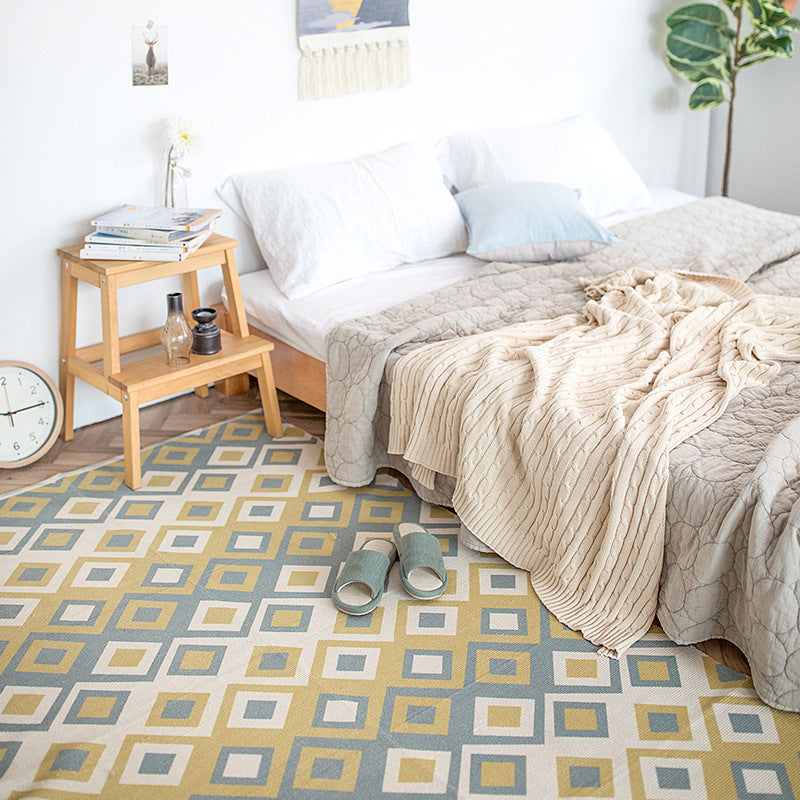 Flat-woven rectangular rug for living and entrance areas with quatrefoil pattern