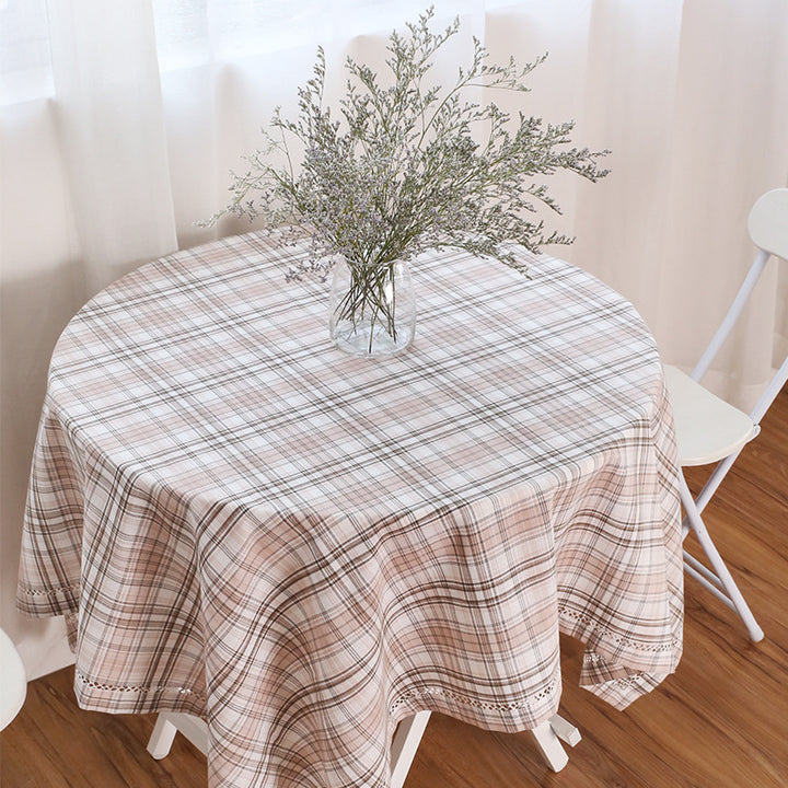 Round cotton tablecloth in check pattern with decorative crochet border