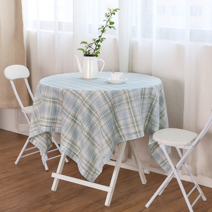 Round cotton tablecloth in check pattern with decorative crochet border