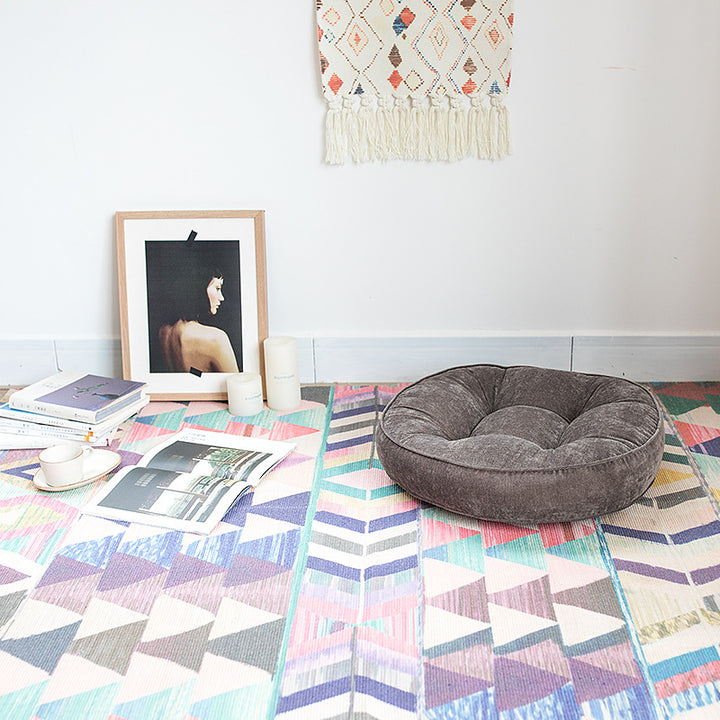 Flat-woven rectangular rug for living and entrance areas with quatrefoil pattern