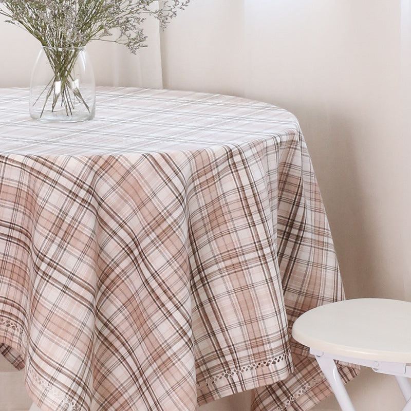 Round cotton tablecloth in check pattern with decorative crochet border