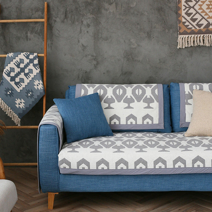 Universal sofa protective cover for three-seater with leaf print, non-slip underside and separate armrest covers