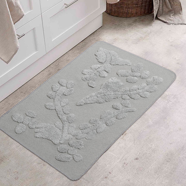 Luxurious organic cotton bath mat with relief pile structure
