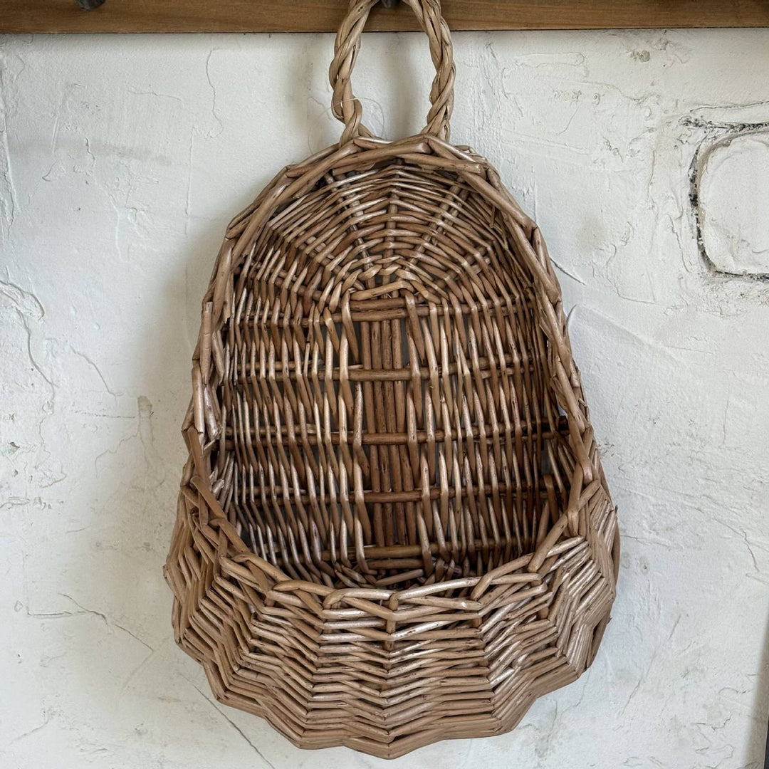 Heart-shaped decoration basket