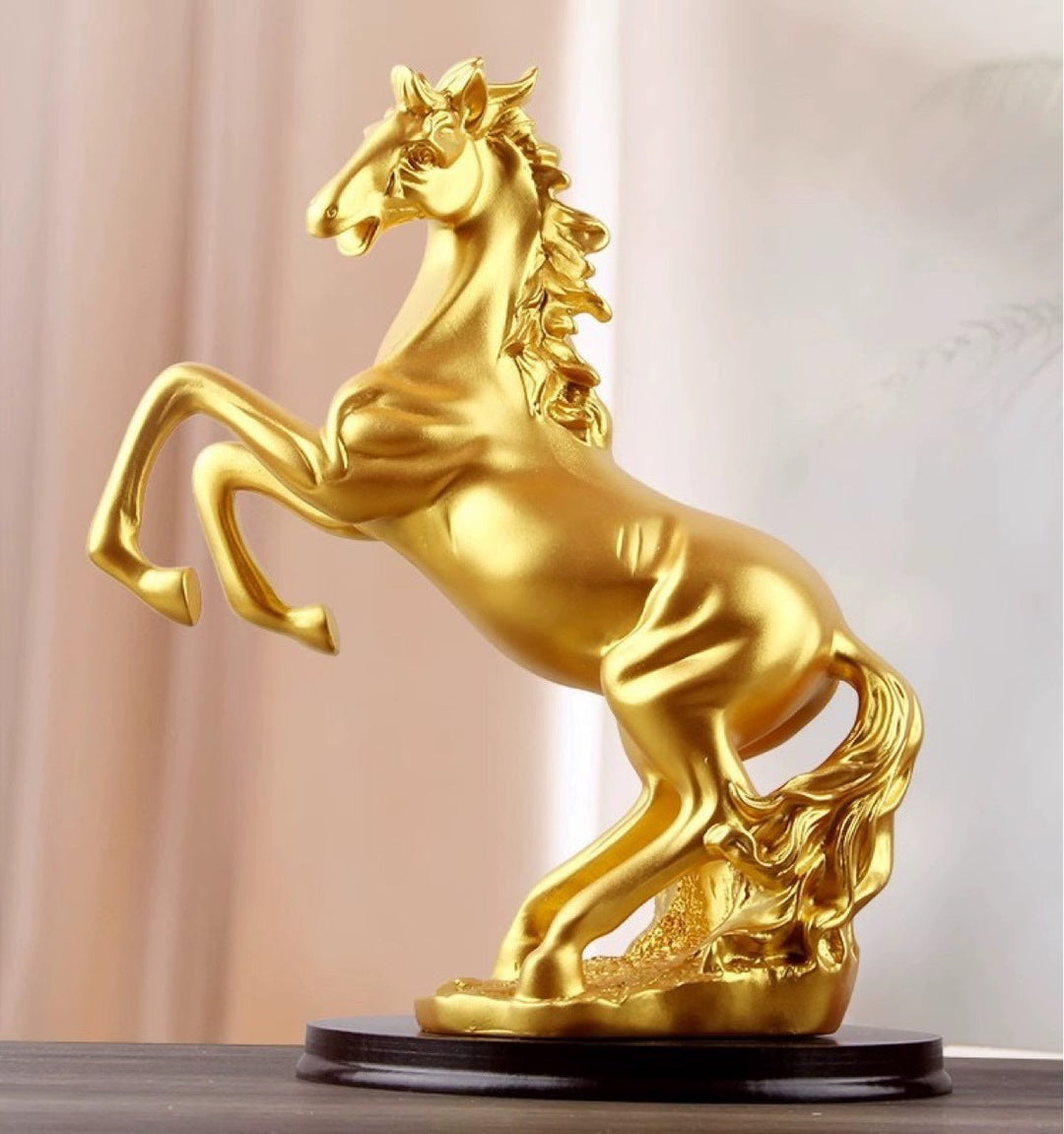 Decorative horse sculpture