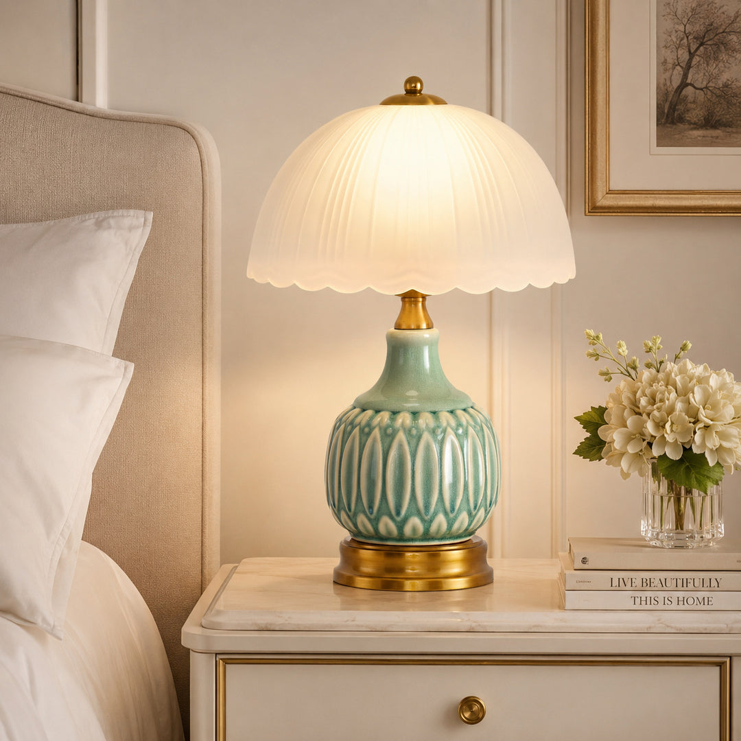 Elegant decorative table lamp