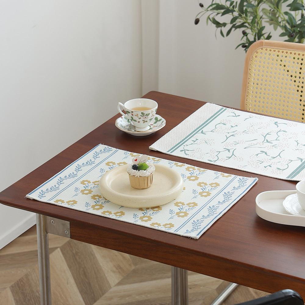 Floral woven bath mat with jacquard structure, absorbent cotton surface and non-slip underside