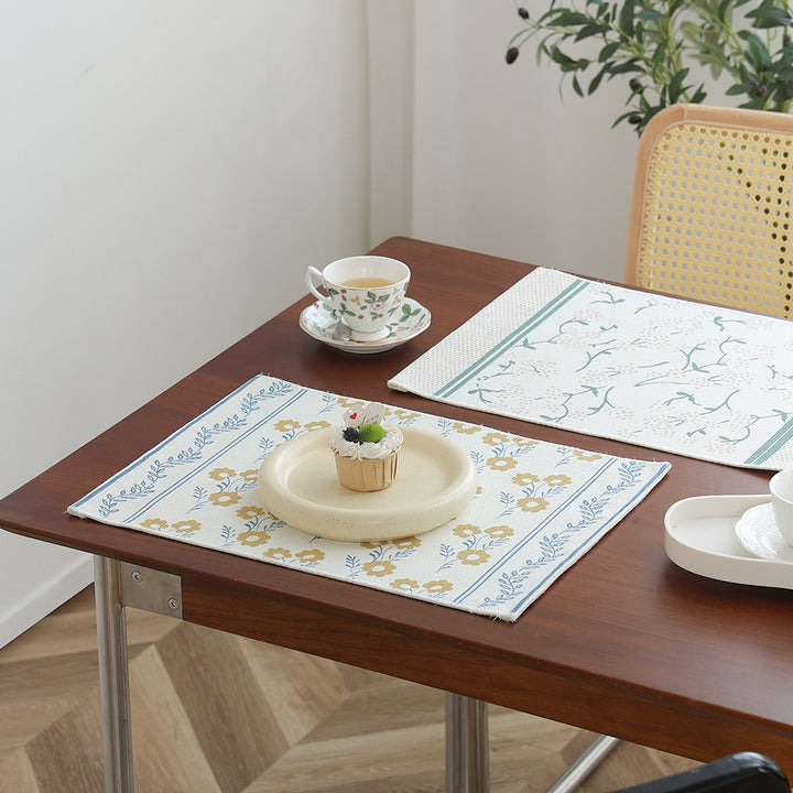 Floral woven bath mat with jacquard structure, absorbent cotton surface and non-slip underside