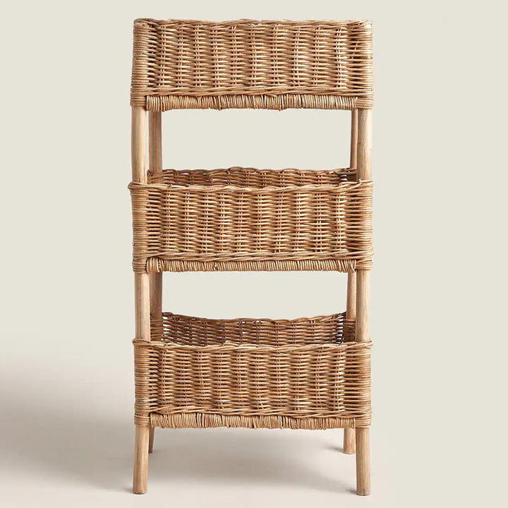 Basket shelf with practical storage space