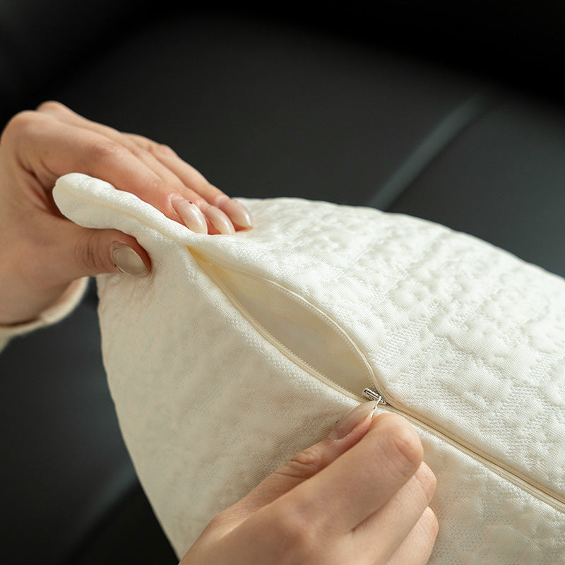 Structured quilted pillowcase made of cotton blend