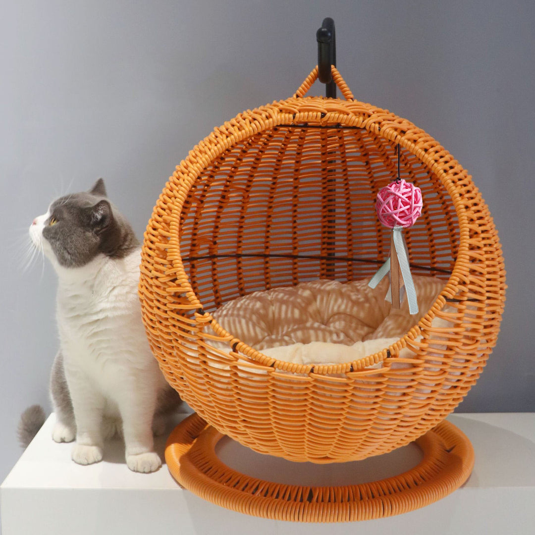 Hanging basket with comfortable padding