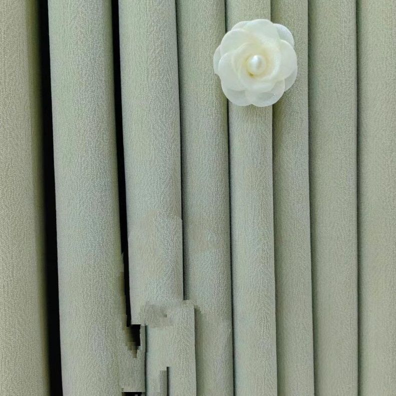 Decorative curtain clip with flower design