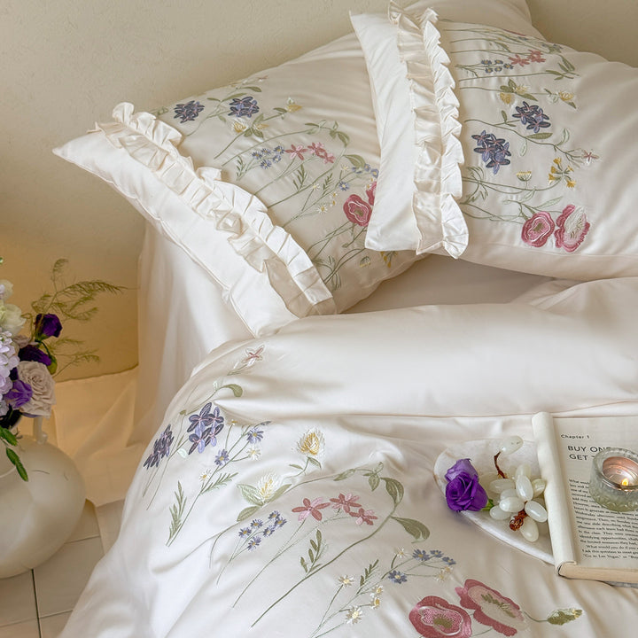 Floral Embroidered Comforter Set Avarnia
