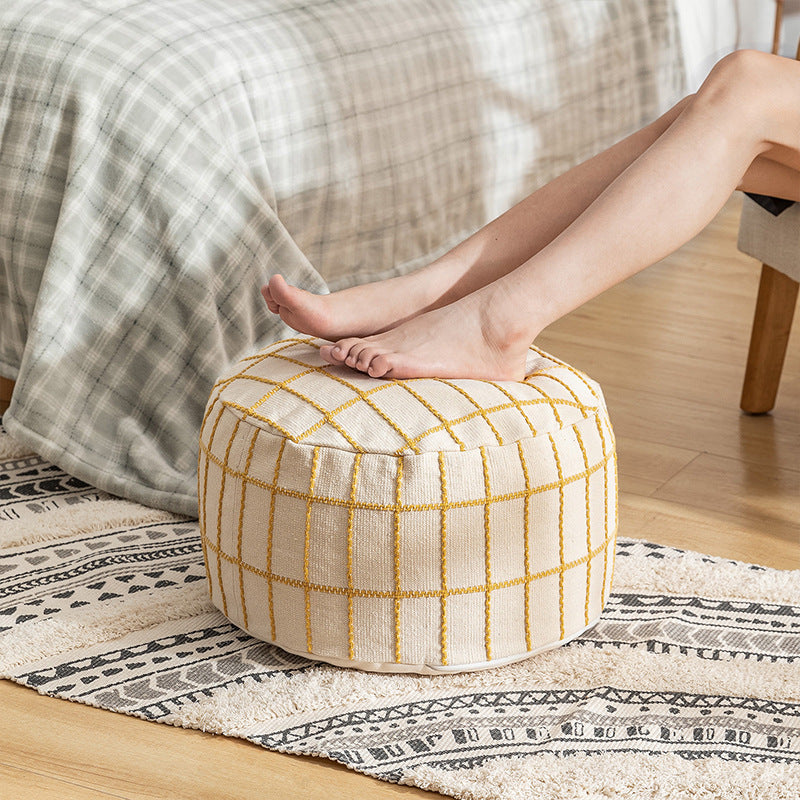 Round seat pouf with knitted check cover and shape-stable inner core
