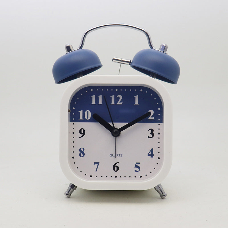 Quarz Alarm Clock in Modern Retro Style