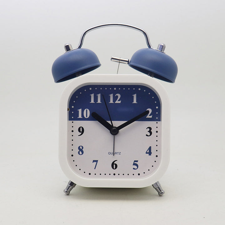 Quarz Alarm Clock in Modern Retro Style